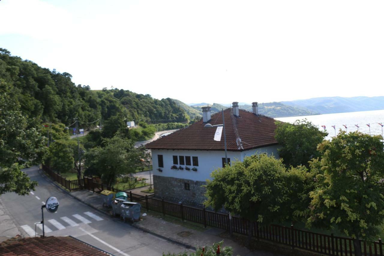 Hostel Trajan Donji Milanovac Exterior photo